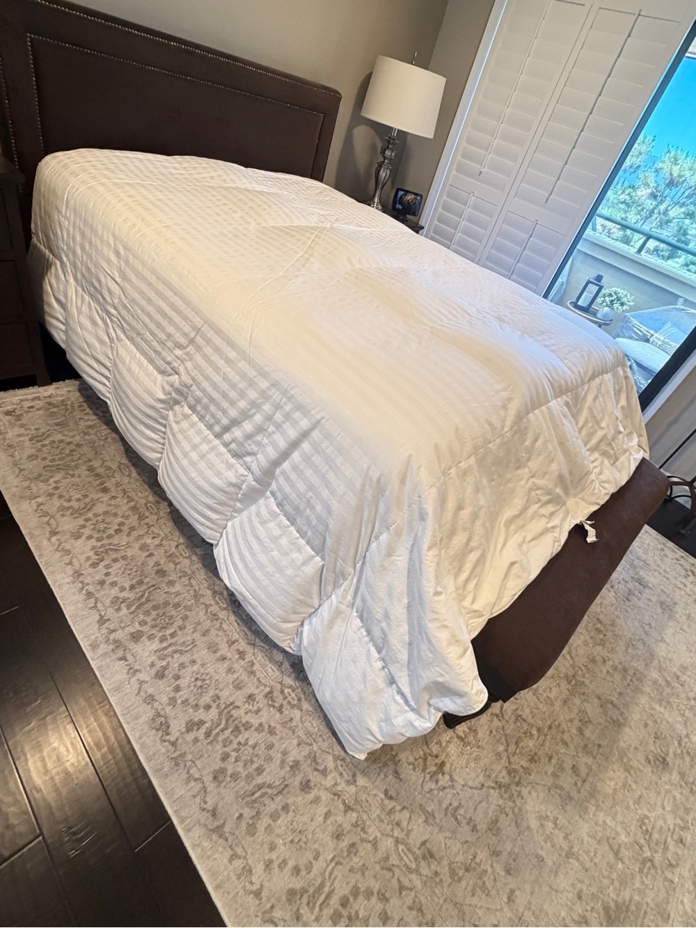 Costco Hotel Grand White Down Comforter - Luxury White Bedding King - Picture 5 of 10